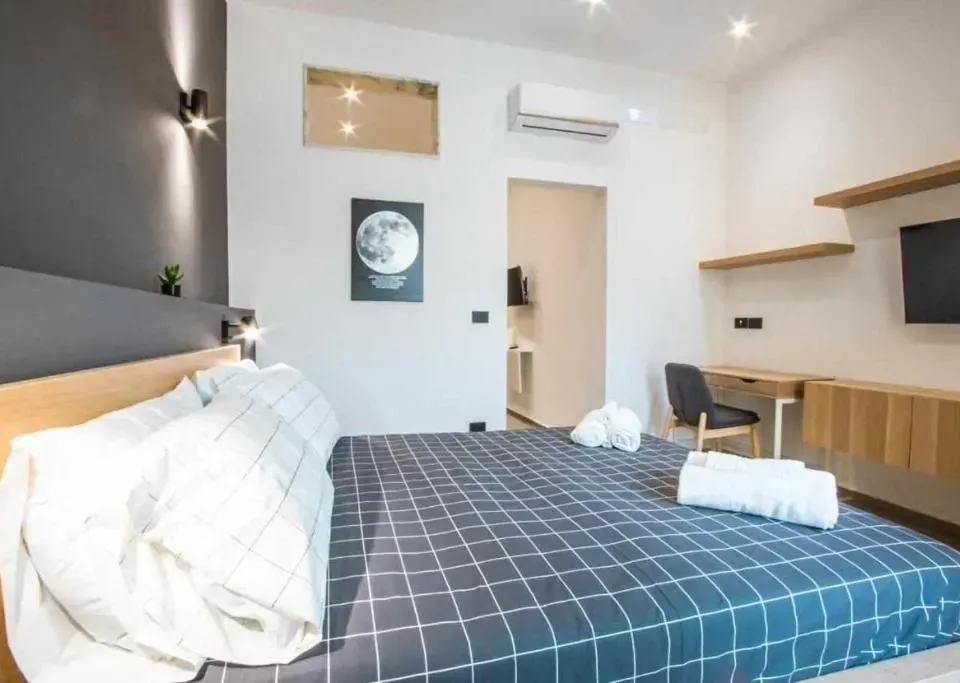 Photo 7 of 10, Astroom apartments