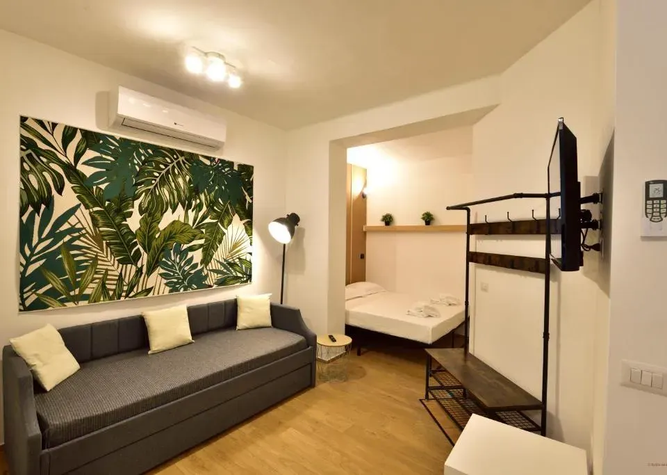 Photo 8 of 10, LOFT - Modern house