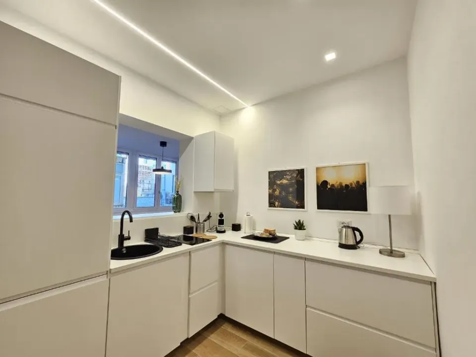 Photo 8 of 10, CRIS HOUSE