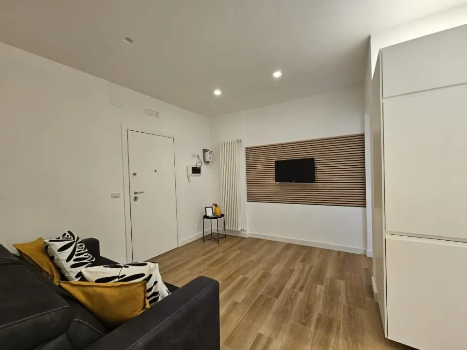 Photo 5 of 10, CRIS HOUSE
