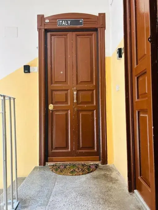 Photo 2 of 10, Trilocale centrale vista mare - Mira's home