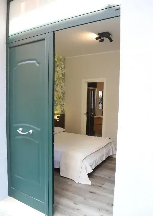 Photo 3 of 10, Ilary bari home