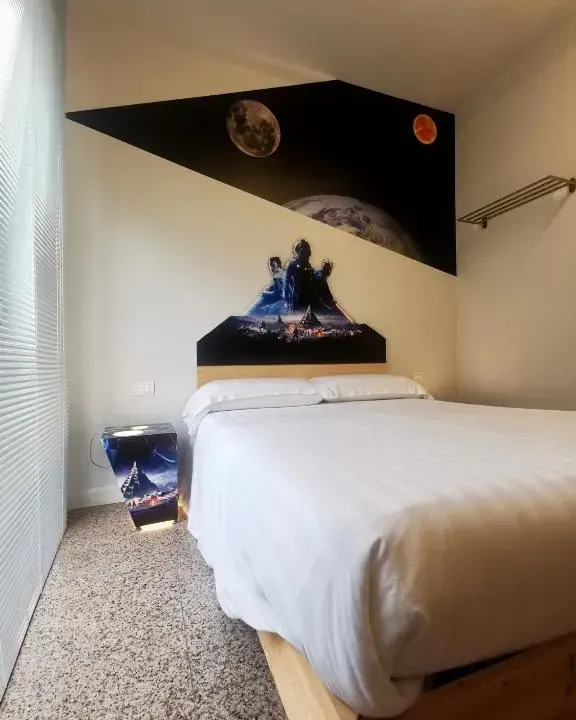 Photo 2 of 10, Red Carpet rooms