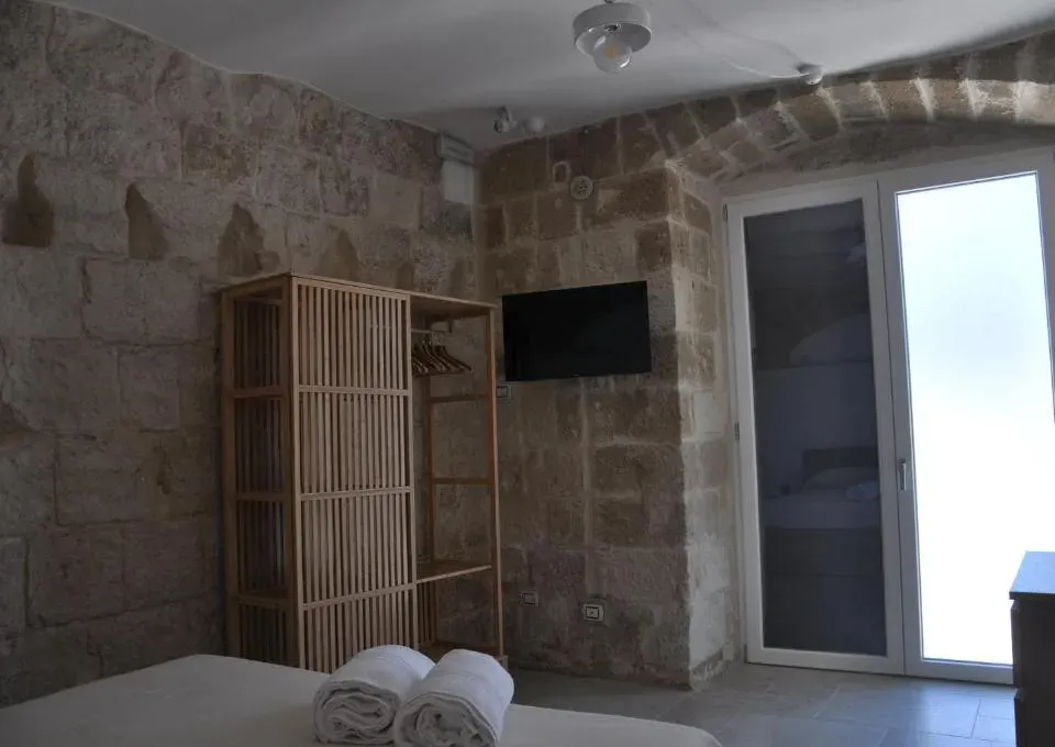 Photo 6 of 10, la vecchia banchina