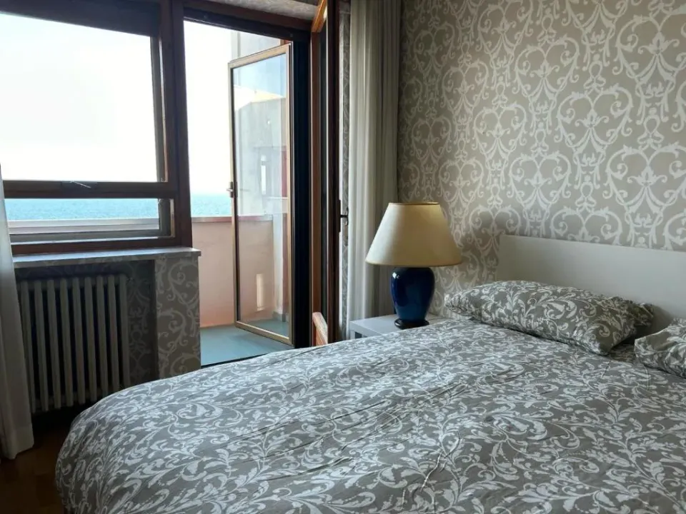 Photo 9 of 10, Front Beach Apartment - 3 Bedrooms