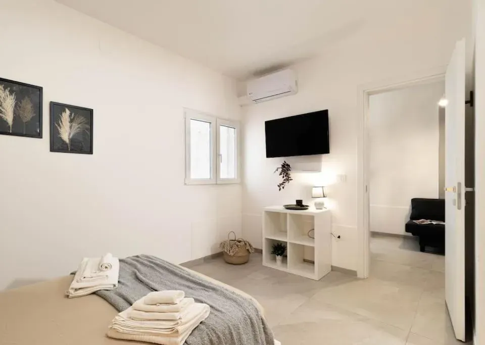 Photo 5 of 10, ¤Charme di Bari¤ Intero APT con Design Moderno e Centrale