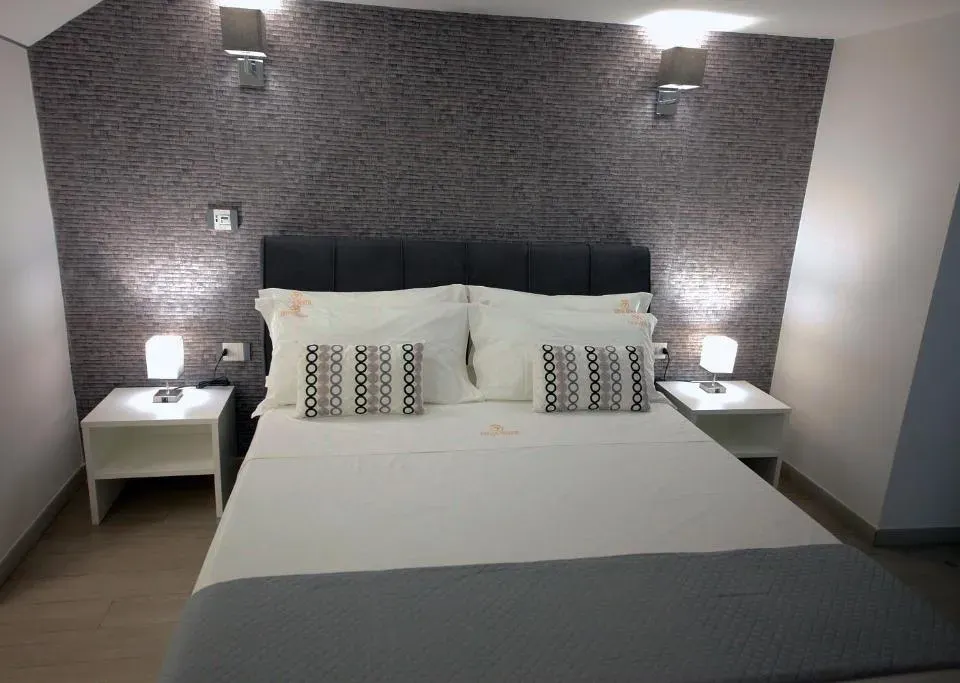 Photo 4 of 10, DIVA SUITE