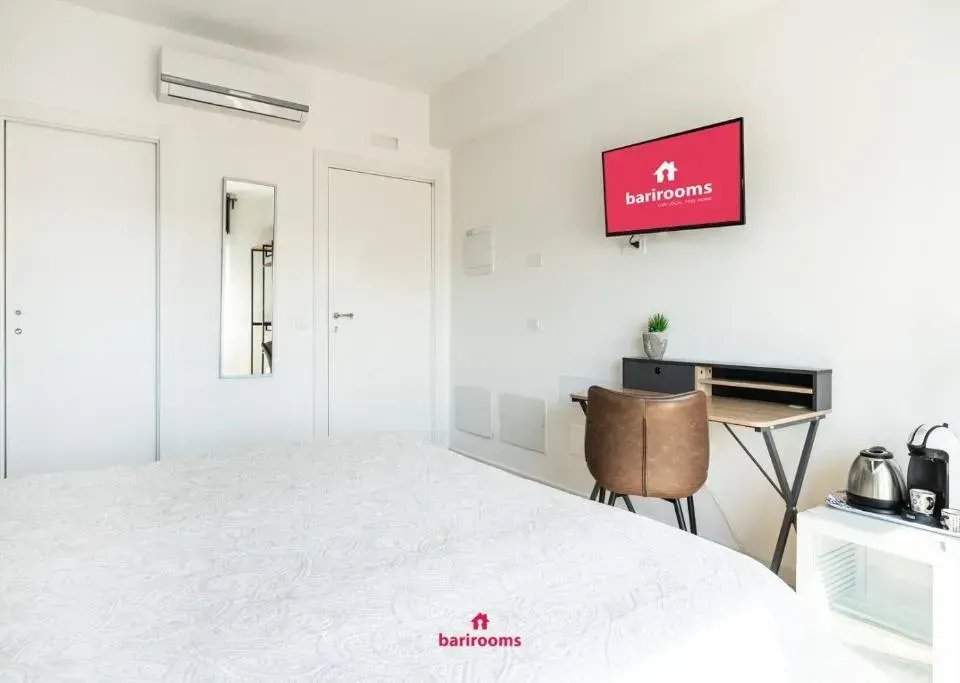 Photo 4 of 10, Barirooms - Carulli Suites