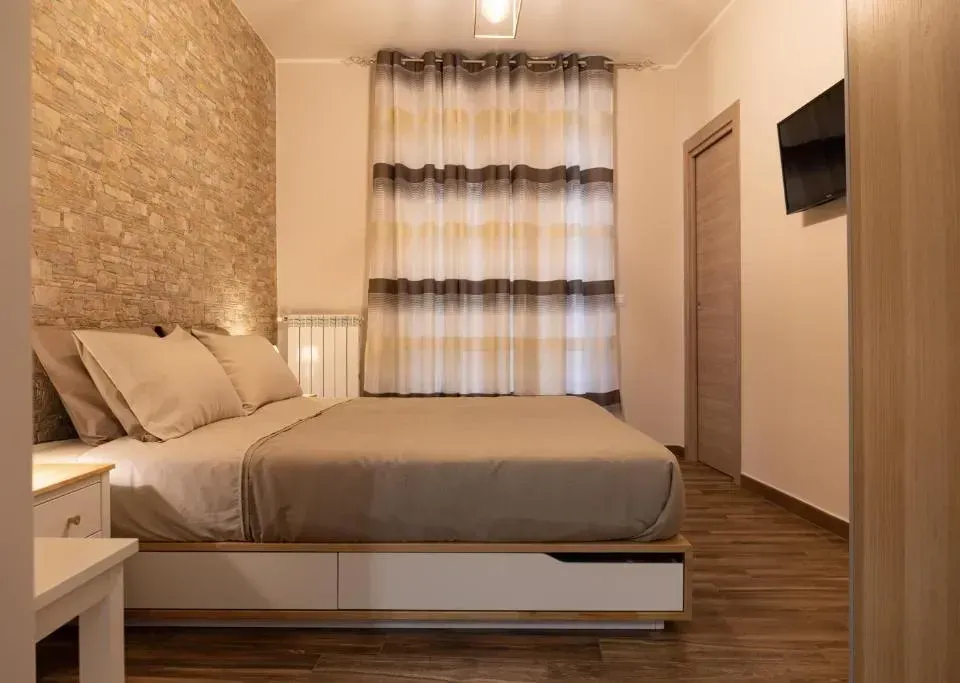 Photo 8 of 10, Tizzy Apartment & Rooms