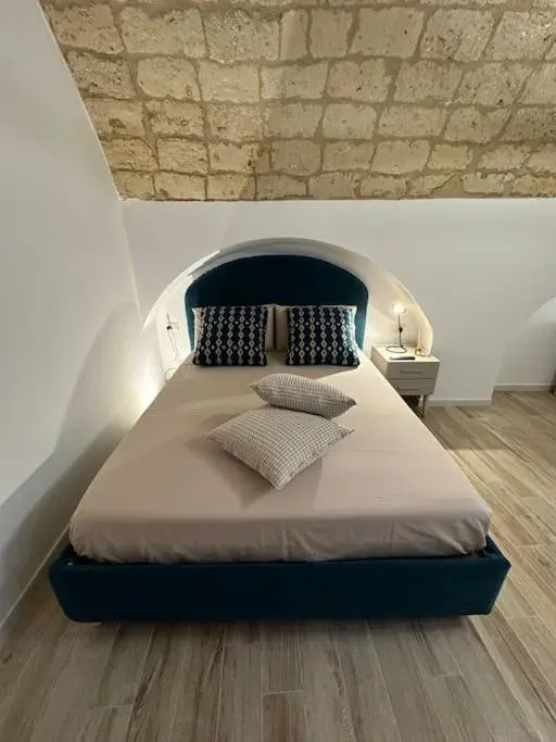 Photo 5 of 10, Mediterranean House