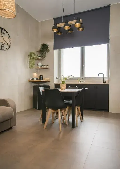 Photo 5 of 10, suite 18 luxury apartments
