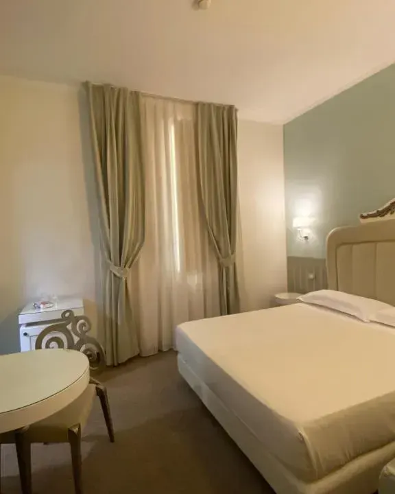 Photo 5 of 10, JR Hotels Oriente Bari