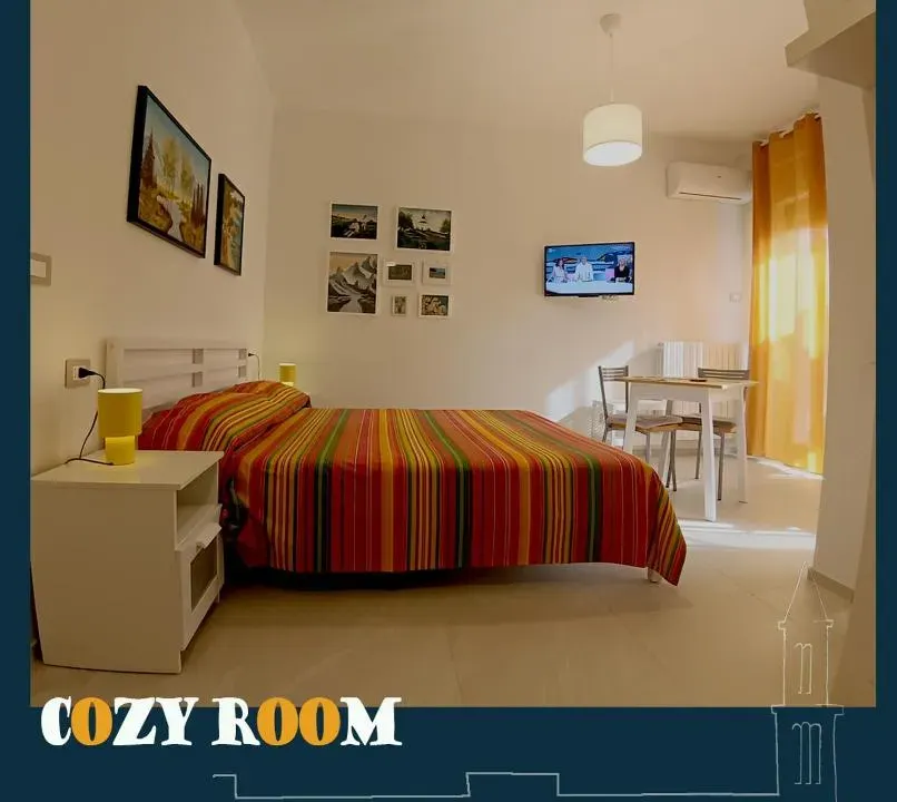 Photo 1 of 10, cozy room