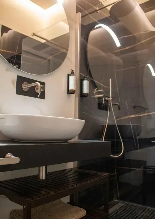 Photo 9 of 10, MARI Luxury Rooms and Suites
