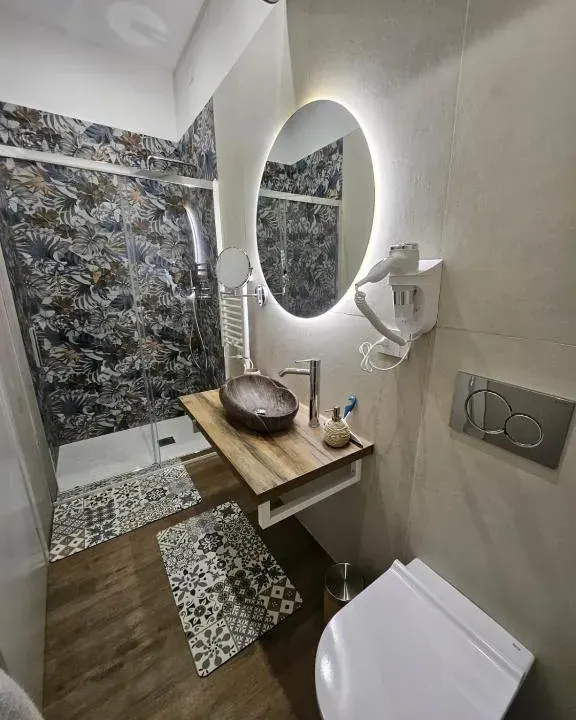 Photo 3 of 10, Dama Suites Bari