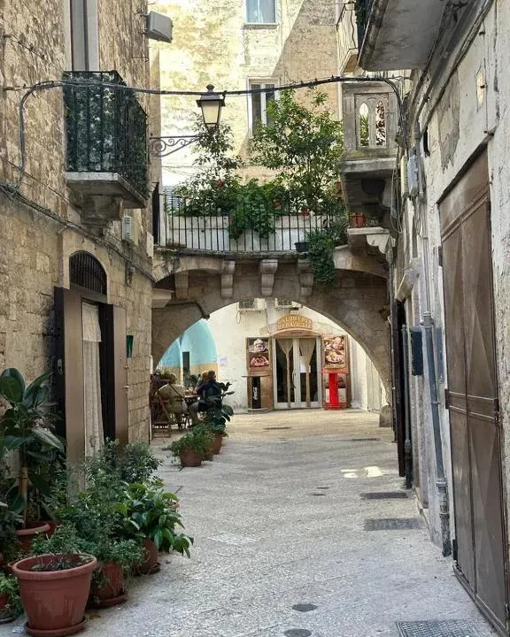 Photo 6 of 10, ARCO MERAVIGLIA HOUSE