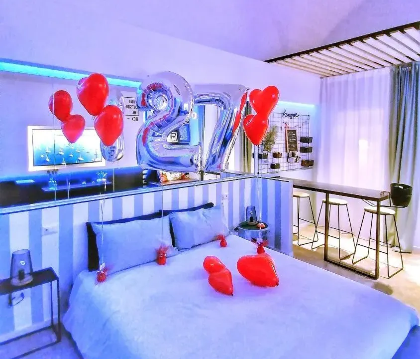 Photo 2 of 10, Hello Gorgeous Suite Bari