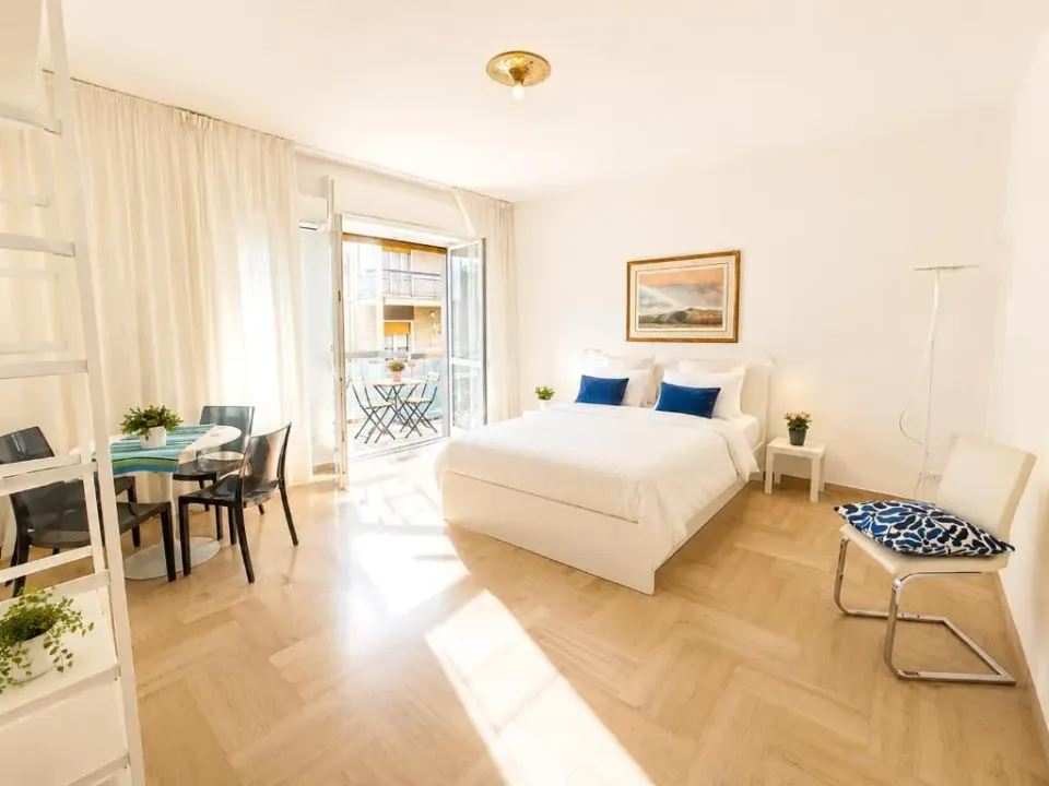 Photo 5 of 10, Caesar apartment