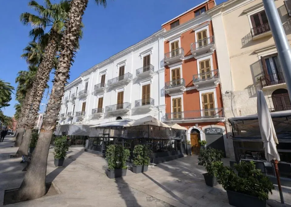 Photo 5 of 10, Bari LandLord 71 - Private Balcony Suites