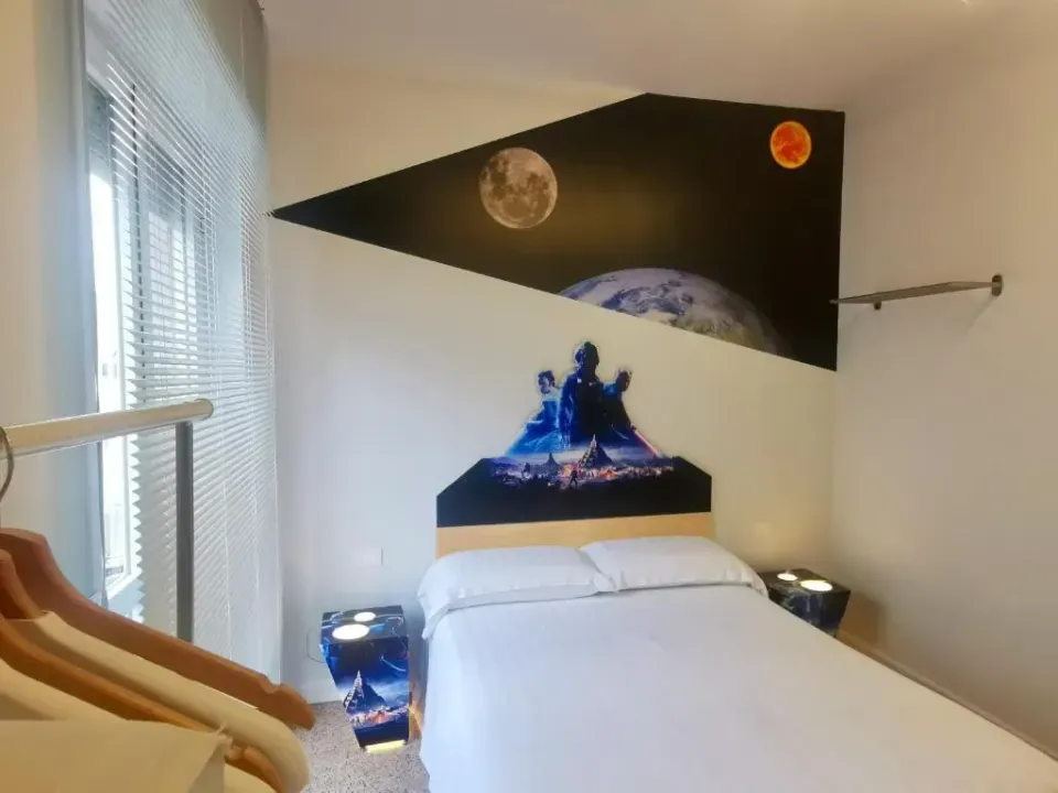 Photo 1 of 10, Red Carpet rooms