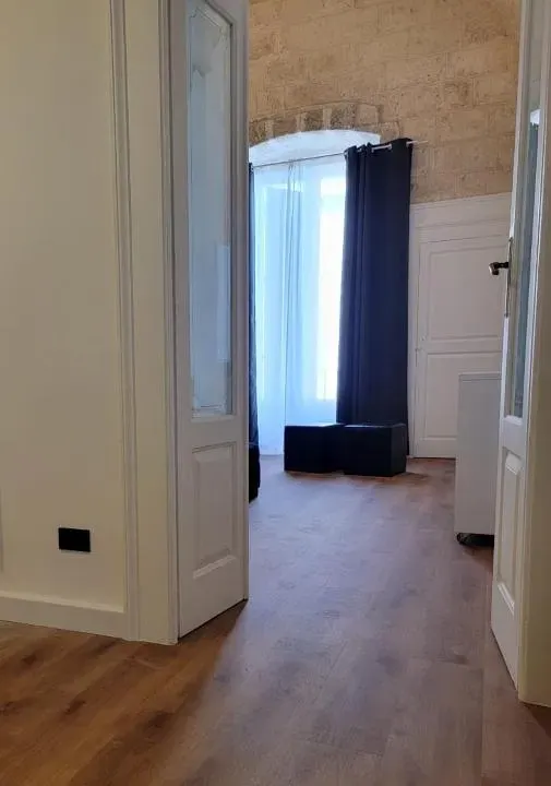 Photo 2 of 10, Central Station Apartment 1