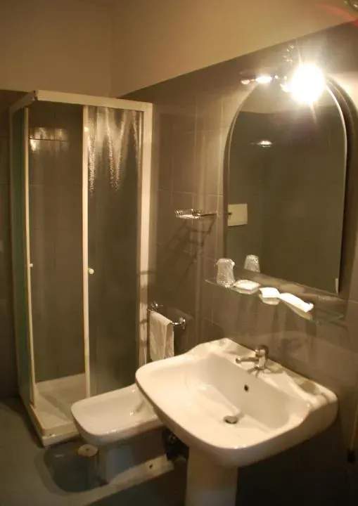 Photo 6 of 10, Campus Hotel