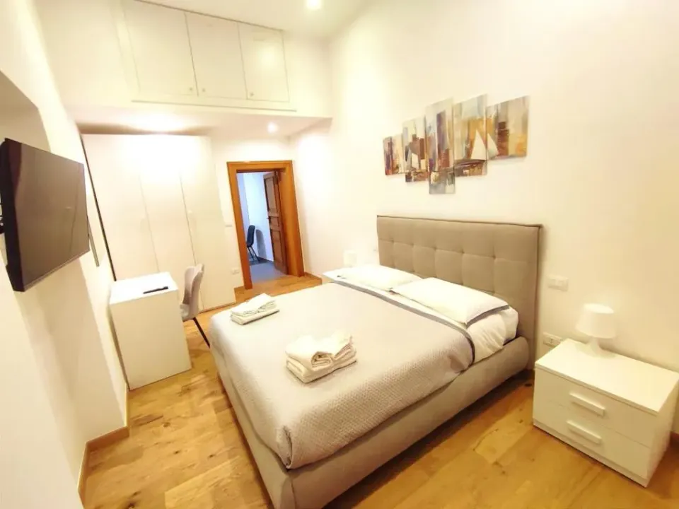 Photo 4 of 10, Home Giulia