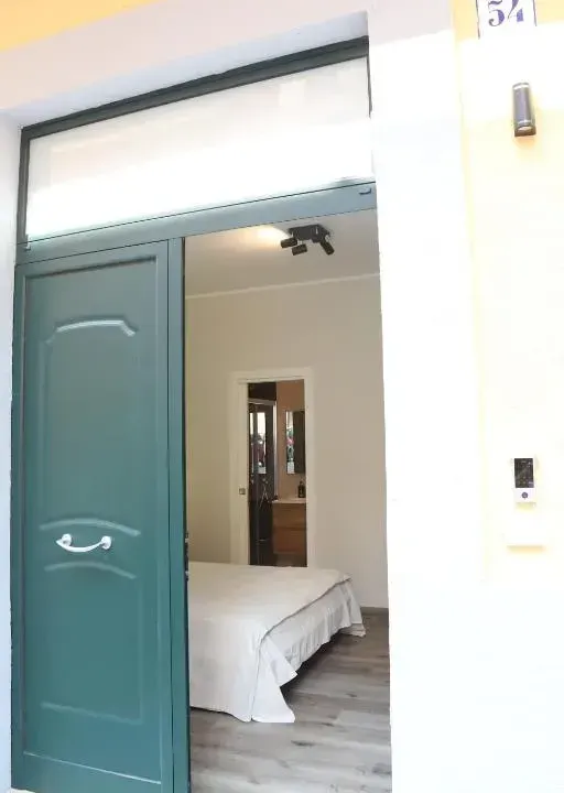 Photo 7 of 10, Ilary bari home