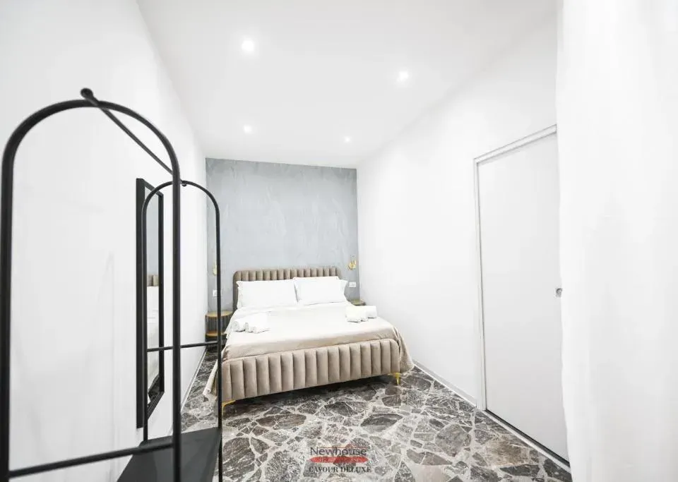 Photo 7 of 10, Newhouse CAVOUR Deluxe