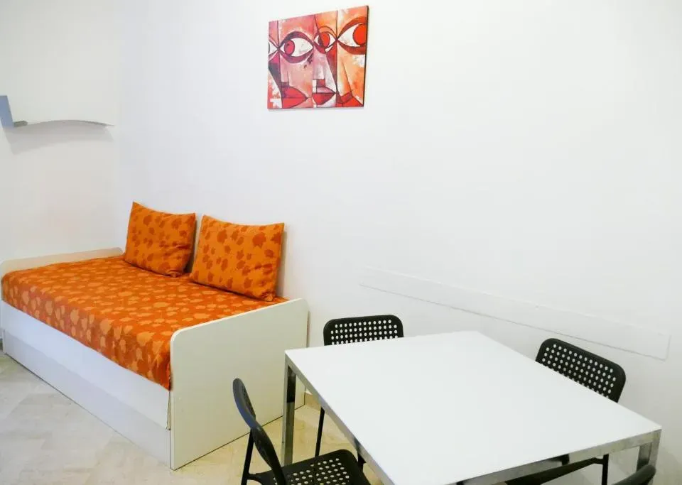 Photo 6 of 10, Visa Residence