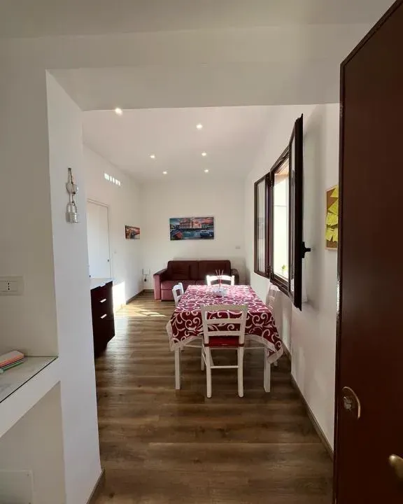 Photo 3 of 10, Aurora's home