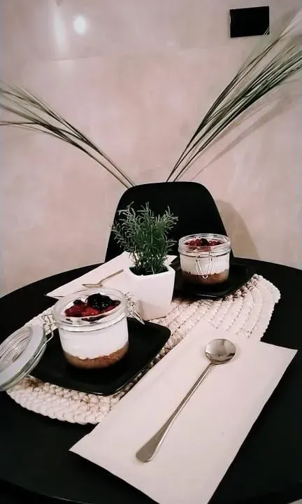Photo 4 of 10, Suite Whiteflower