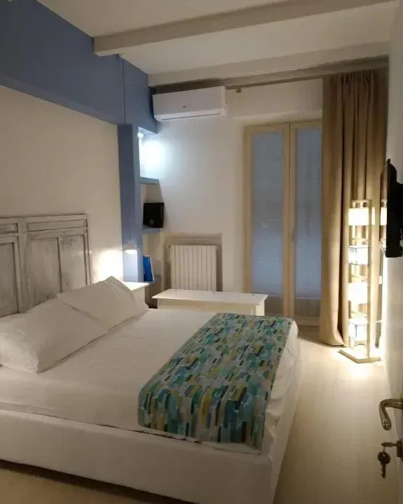 Photo 8 of 10, Apulia 35