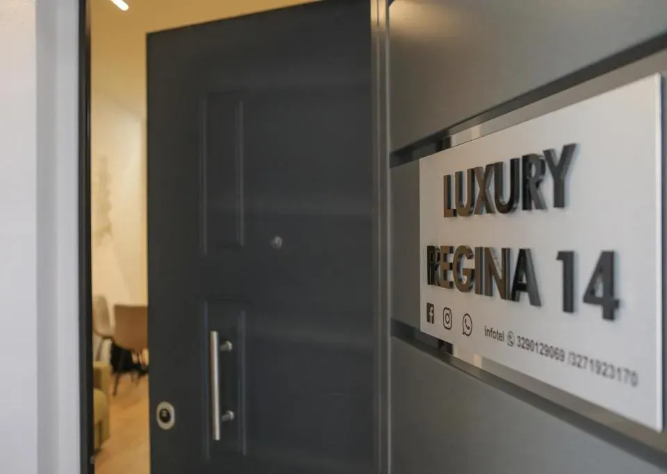 Photo 9 of 10, Luxury Regina 14