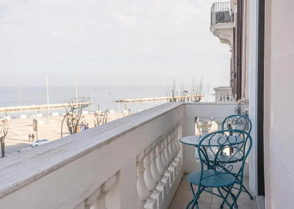 Photo 6 of 10, Bari Sea View