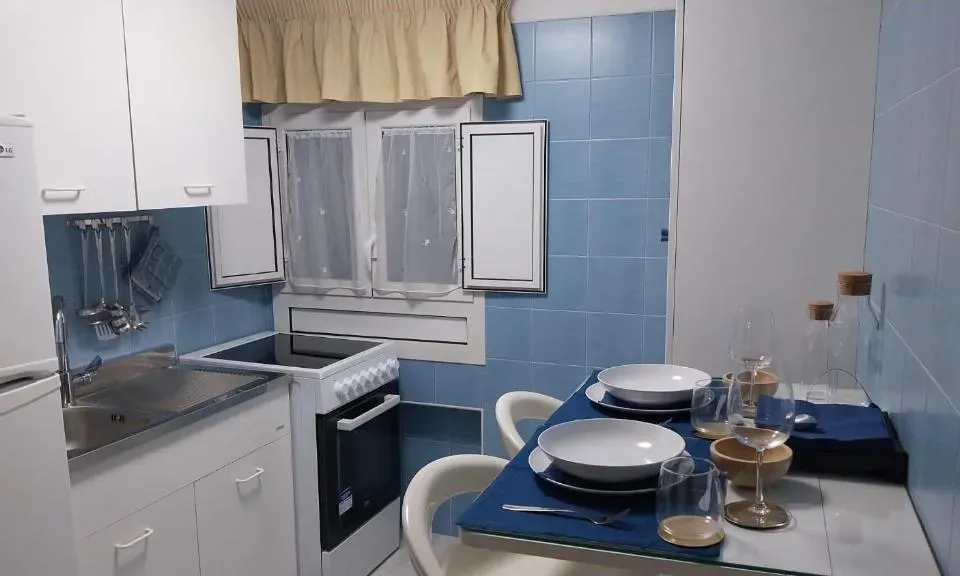 Photo 7 of 10, Blu Marina Apartment