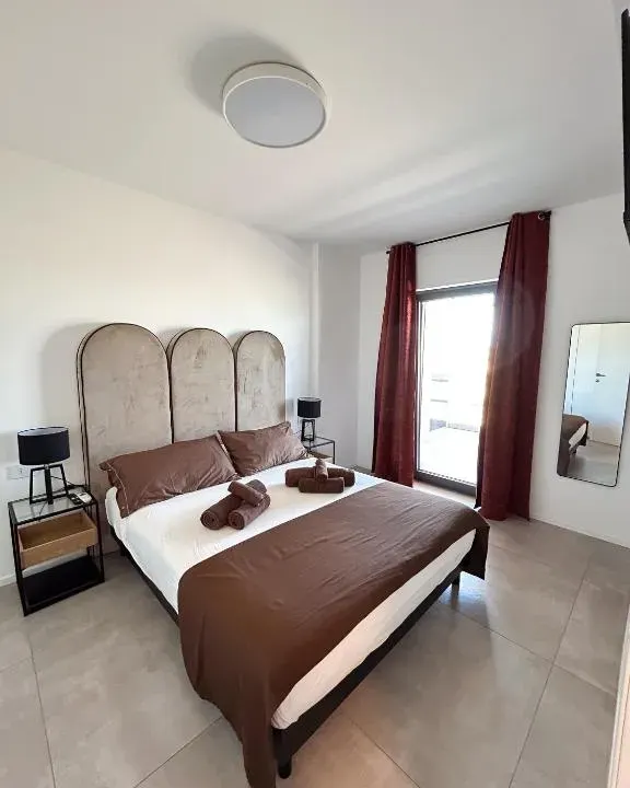 Photo 6 of 10, Marisabella Suite 6 - 8 - 12
