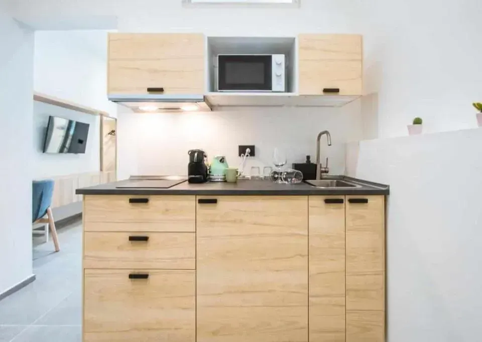Photo 4 of 10, Astroom apartments