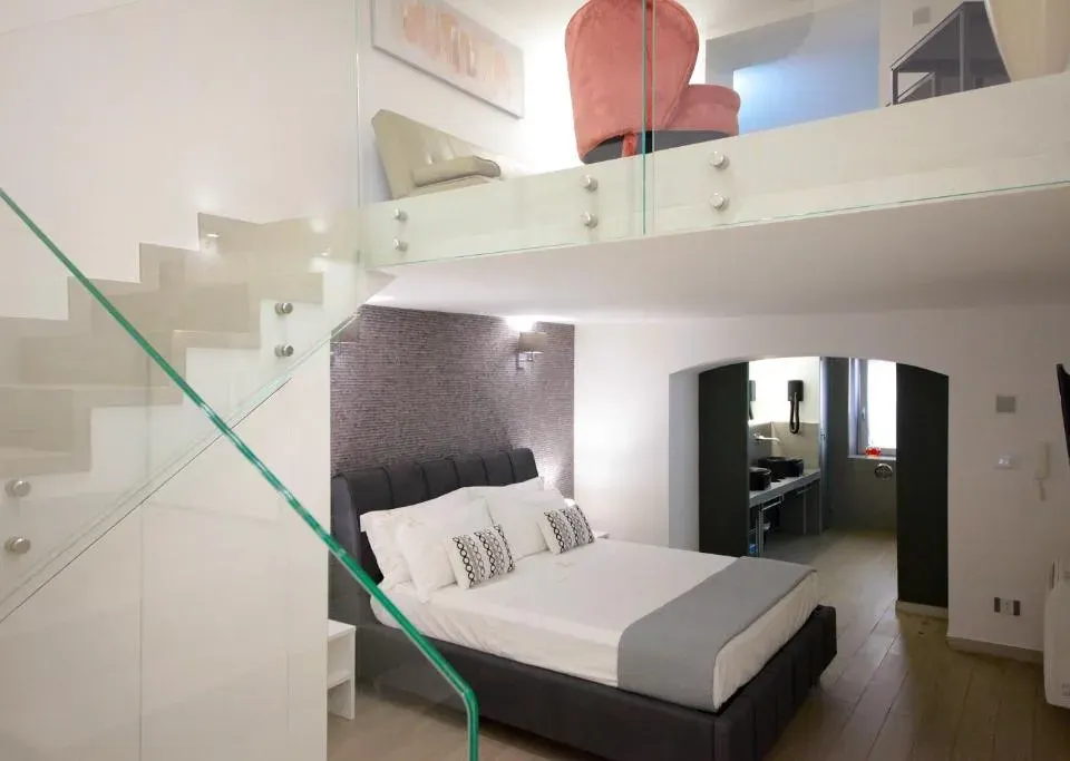 Photo 3 of 10, DIVA SUITE