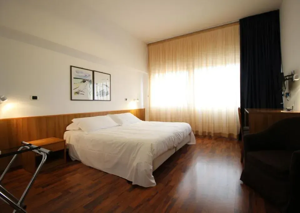 Photo 2 of 10, Hotel Majesty Bari