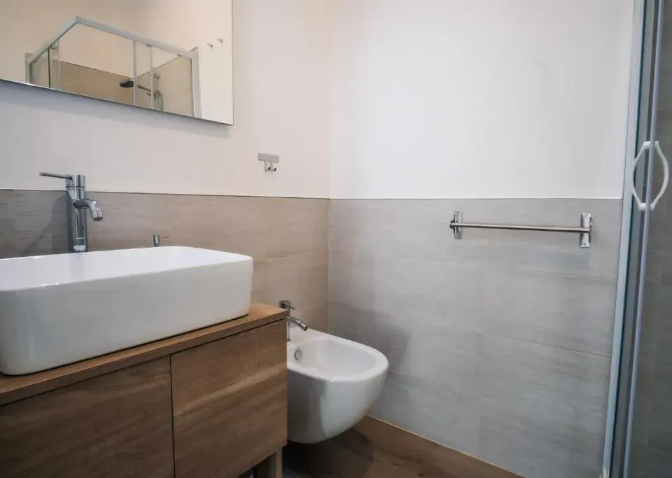 Photo 8 of 10, Rossani Miniapartdeluxe - Business Suite