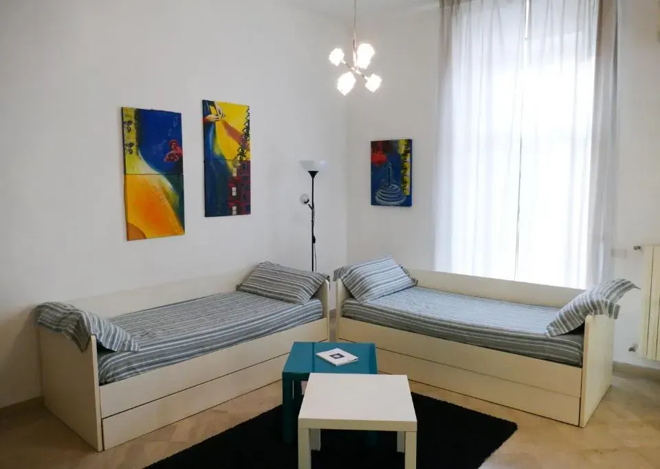 Photo 5 of 10, Visa Residence