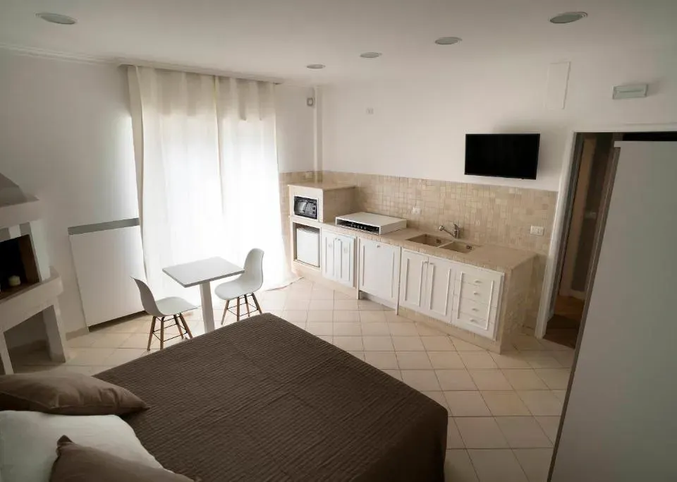 Photo 4 of 10, Room 56