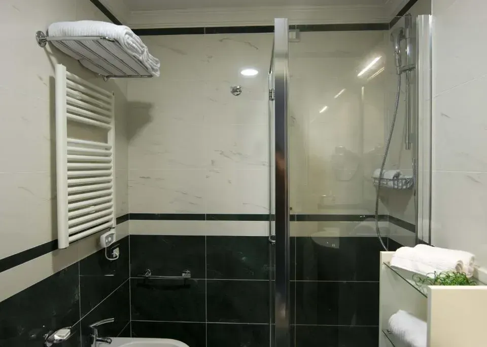 Photo 2 of 10, JR Hotels Oriente Bari