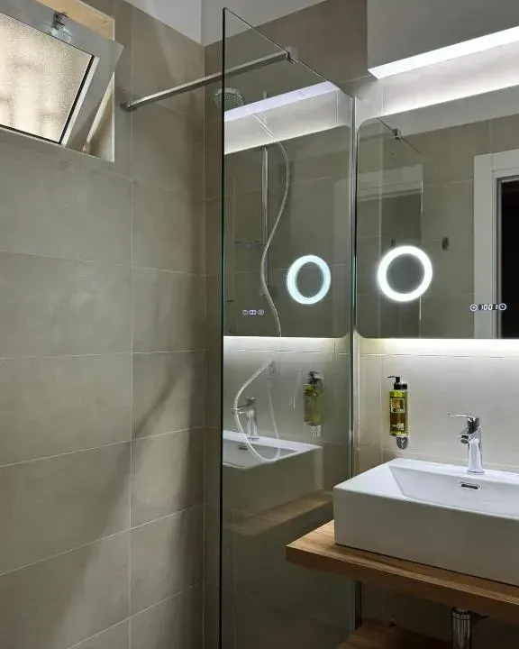 Photo 9 of 10, Moma Urban Stay