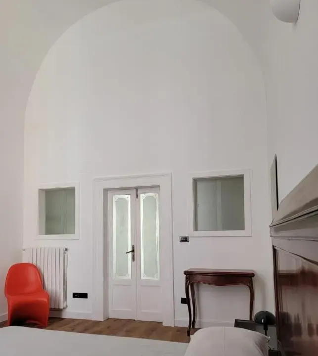 Photo 8 of 10, Central Station Apartment 1