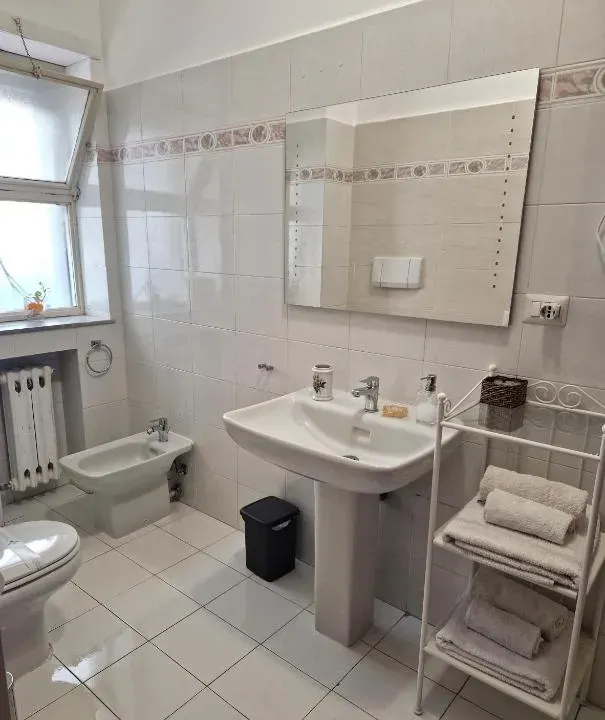 Photo 3 of 10, LB&B Short Stay