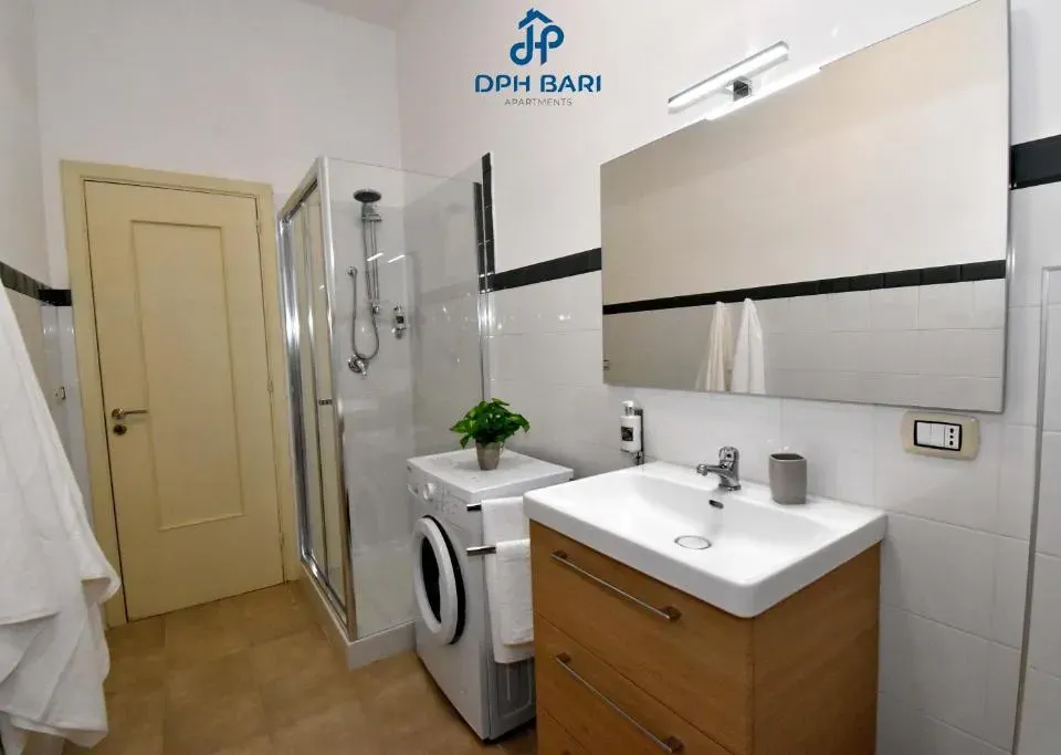 Photo 3 of 10, DPH Bari Apartments - Oberdan