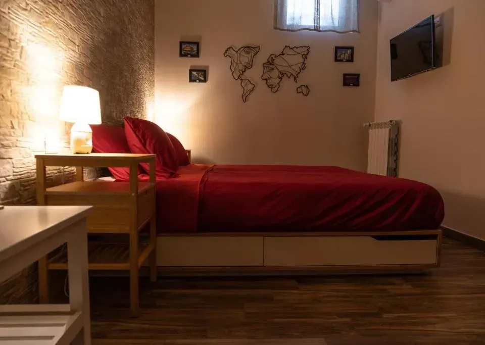Photo 2 of 10, Tizzy Apartment & Rooms