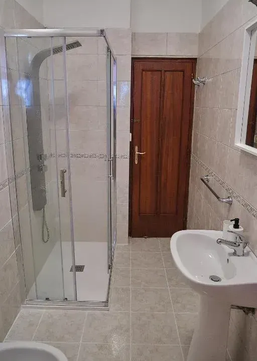 Photo 7 of 10, KAMILA Guest House
